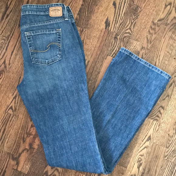 Levi’s Signature Low Rise Boot Cut Jeans - Picture 2 of 9